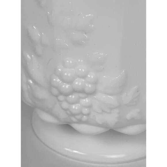 Vintage Westmoreland Paneled Grape Milk Glass Sugar Bowl - Picture 4 of 8